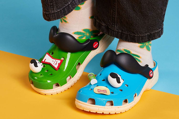 Pringles và Crocs hợp tác trong một chiến dịch thời trang bất ngờ-1